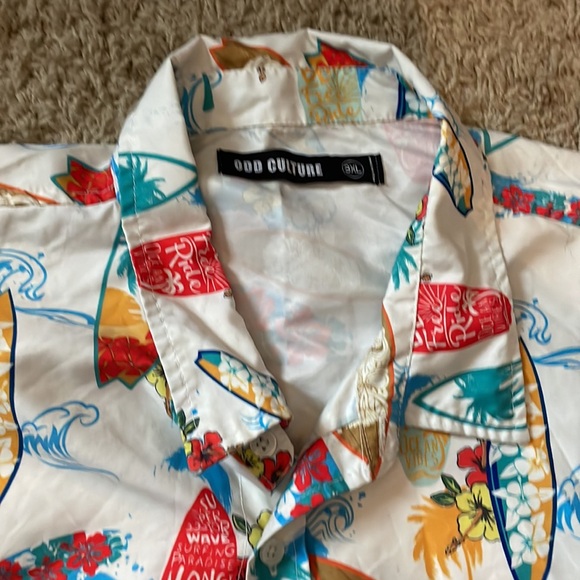 Men’s Hawaiian Shirt - Picture 2 of 2